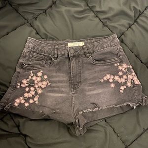 Summer sale// Jean shorts with flower detail